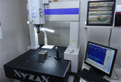 三次元座標測定器 三次元座標測定器